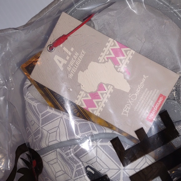 🖤SPRAYGROUND🤍 AI8 Intelligence Booked & Busy Mini Duffle (DED X Sandflower) - Picture 14 of 15